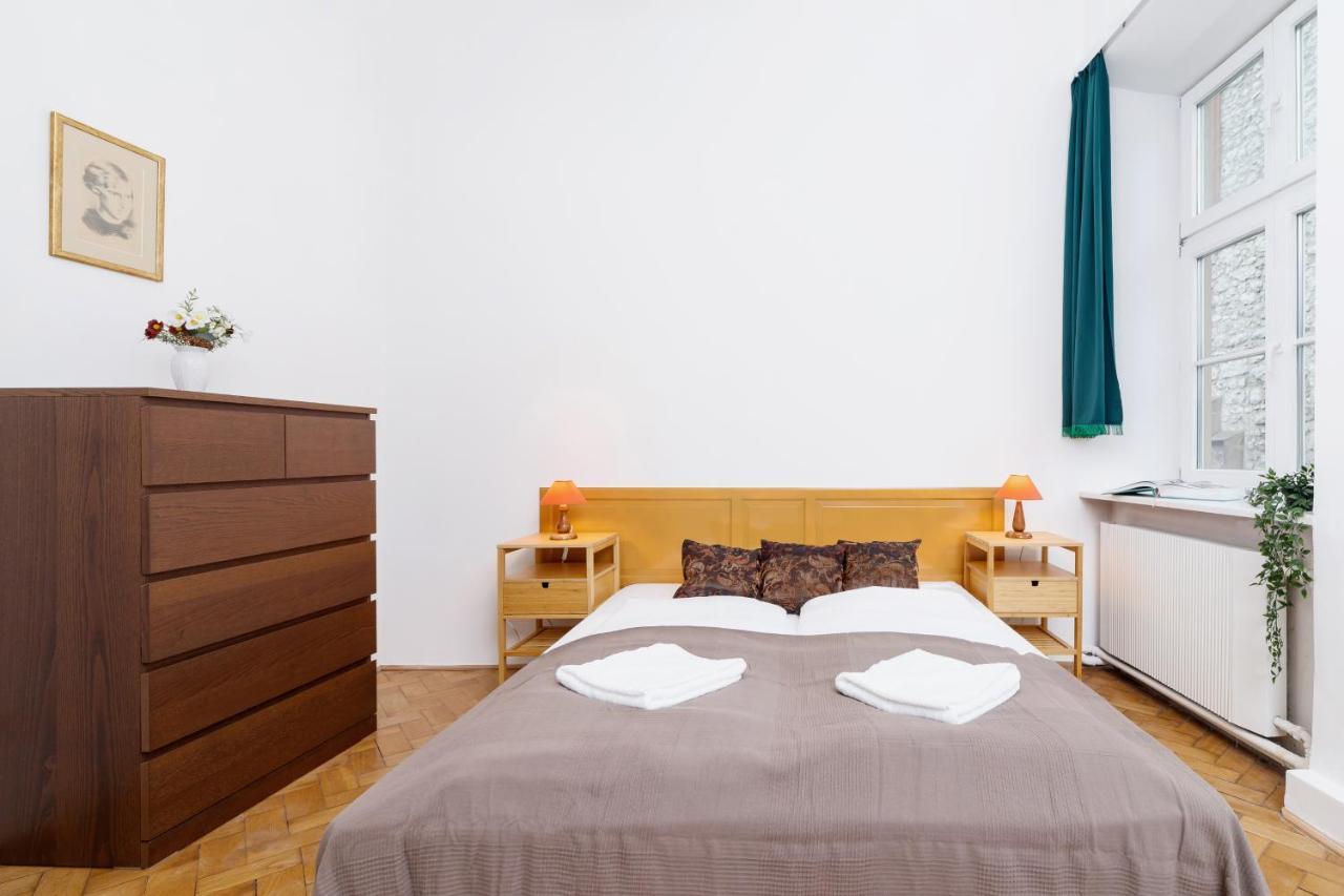 Apartment Pijarska Kraków by Renters Cracóvia Exterior foto