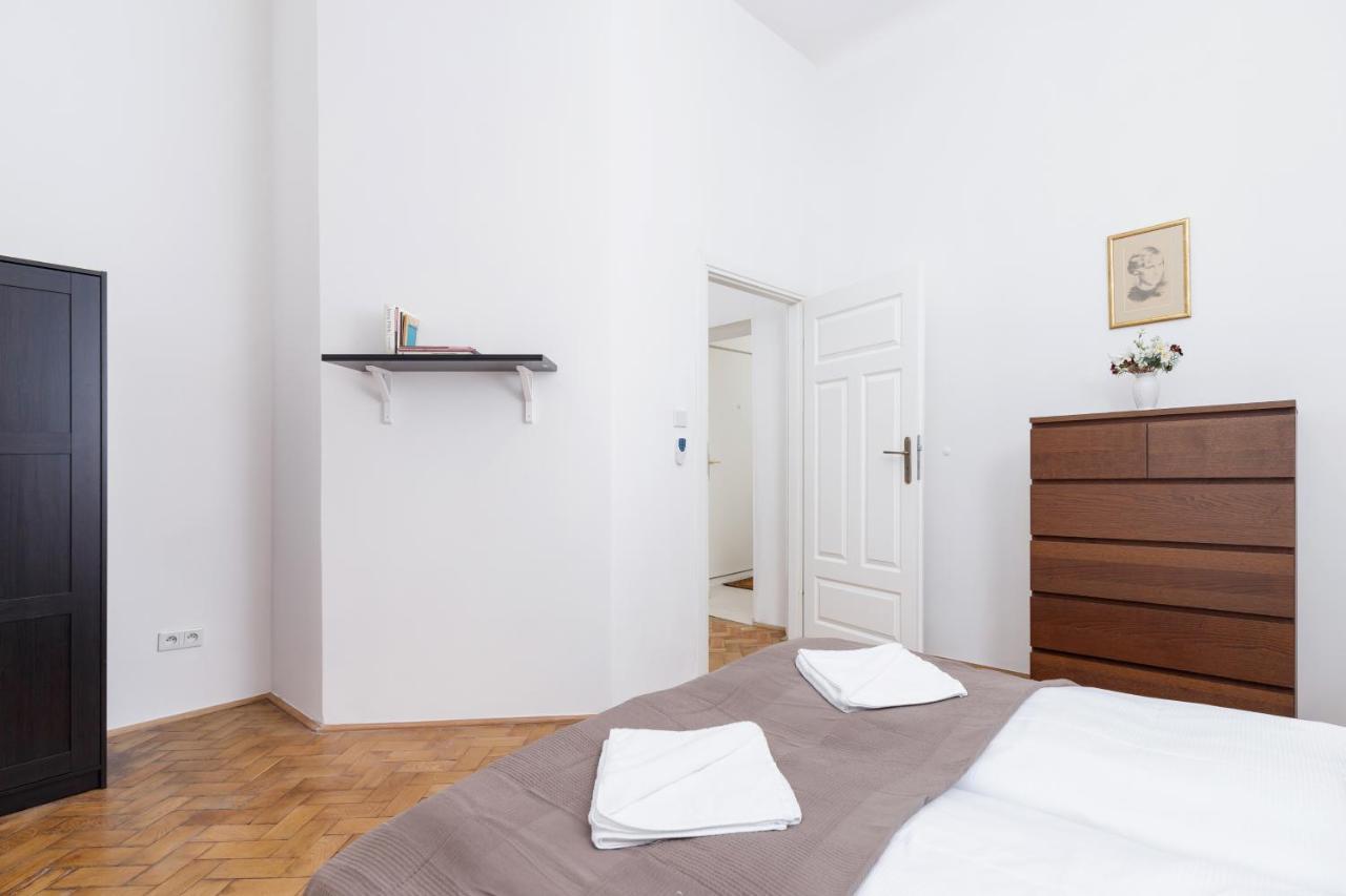 Apartment Pijarska Kraków by Renters Cracóvia Exterior foto