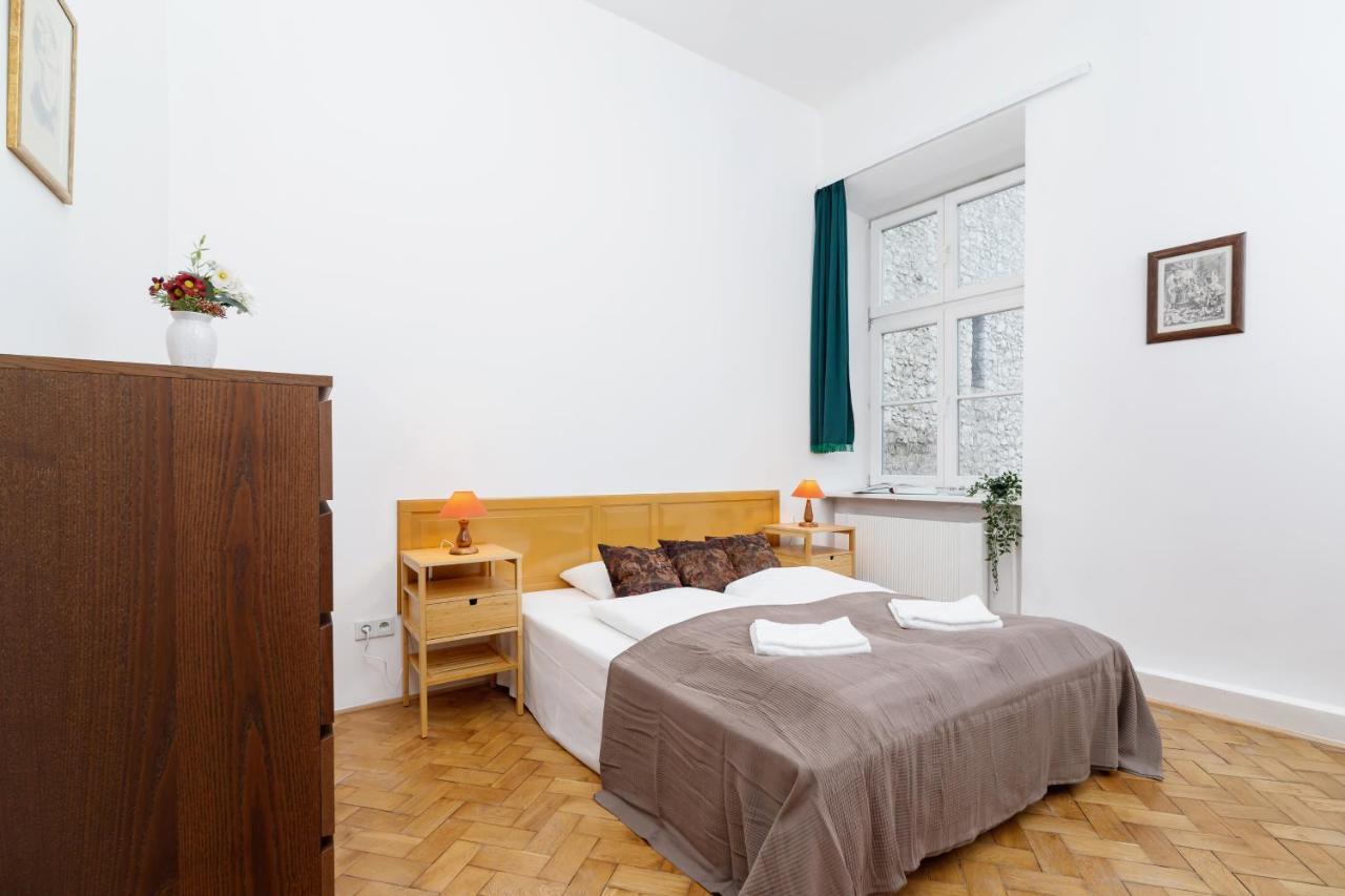 Apartment Pijarska Kraków by Renters Cracóvia Exterior foto